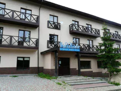 Готелі SkilandHouse у Яблуниці, поруч із курортом Буковель