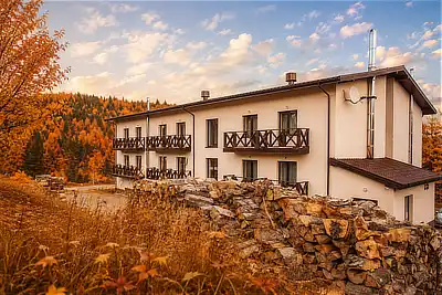 Готелі SkilandHouse у Яблуниці, поруч із курортом Буковель